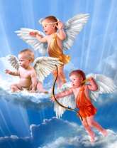Три милых ангелочка в облаках