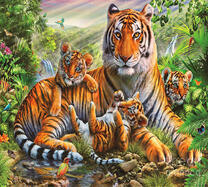 Тигр с тигрятами в джунглях