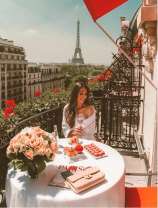 Романтика на балкончике старого Парижа