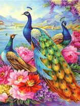 Три павлина на берегу горного озера