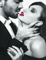 Мужчина и девушка с ярко-красной помадой