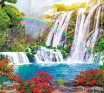 Радуга у красочного водопада