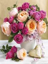 Свадебный букет роз в вазе