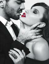 Пара в вечерних нарядах