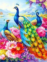 Яркие павлины в цветах на берегу озера