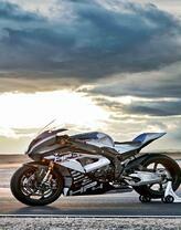 Спортивный мотоцикл на подставке