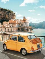 Желтая машинка на путешествии