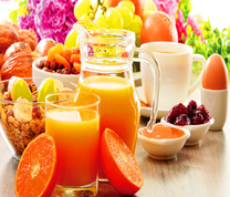 Полезный завтрак с фруктовым соком