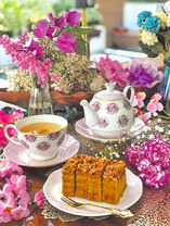 Тортик с чаем и букет