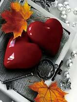 Два красных сердца и ключ