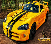 Желтый спорткар