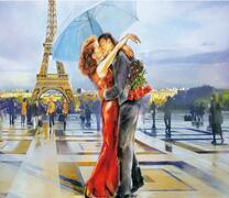 Поцелуй под белым зонтом на фоне Эйфелевой башни