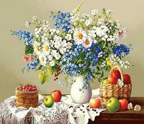 Ваза с букетом нежных ромашек и яблоки