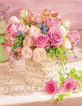 Букет роз в вазе с нотами