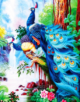 Голубые павлины с роскошными хвостами на дереве