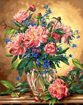 Букет пионов в стеклянной вазе