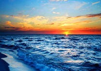 Закат на неспокойном море