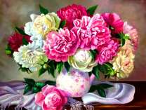 Букет пионов в милой вазочке