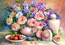 Красивый натюрморт из ягод и цветов