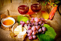 Натюрморт с вином, медом и виноградом