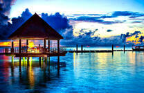 Домик на сваях в море