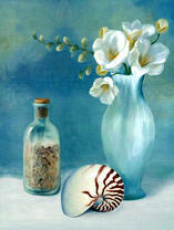 Морской песок, ракушка и цветы