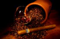 Кофе, сигара и коньяк в бокале