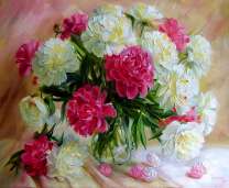 Красные и белые пионы в одной вазе