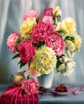 Ваза с букетом пионов и черешня