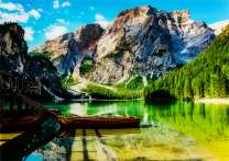 Зеркальная гладь горного озера