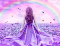 Девушка среди бабочек в сиреневом поле