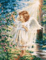 Милый ангелок в свете солнца