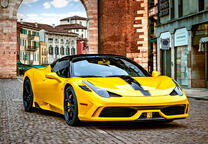 Желтый ламборджини в Италии