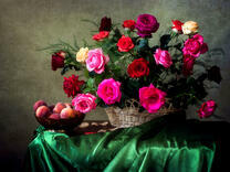 Розы в корзине и персики