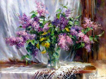 Прозрачный бокал с сиренью на столе