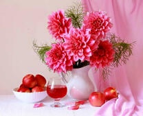 Красные хризантемы и фрукты