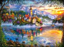 Старинный замок у лебединного озера