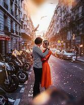 Нежность в городе на закате