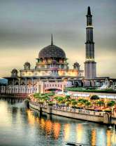 Мечеть у моря на заходе солнца