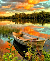 Лодка на берегу реки