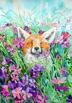 Довольная лисичка среди цветов