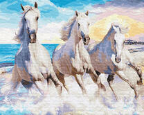 Три белых коня на берегу моря