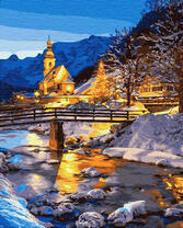 Ночные огни деревни среди гор