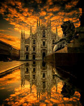 Старинный собор на закате