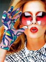 Модница в розовых очках