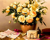 Белые розы в букете и письма на столе