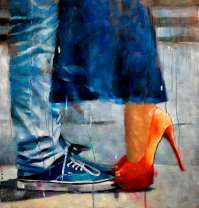 Девушка в туфлях и парень в кедах