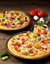 Две аппетитных пиццы