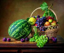 Натюрморт из летних ягод и фруктов