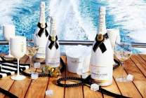 Шампанское на корме яхты